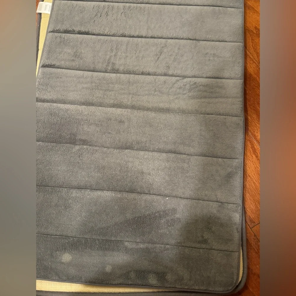 2 gray velvet bath mats